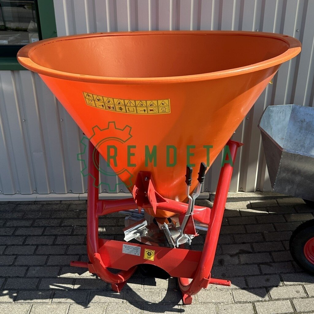 TRĄŠŲ BARSTYTUVAS 500L LENK. PLASTMASINIS TRĄŠŲ BARSTYTUVAS 500L LENK. PLASTMASINIS